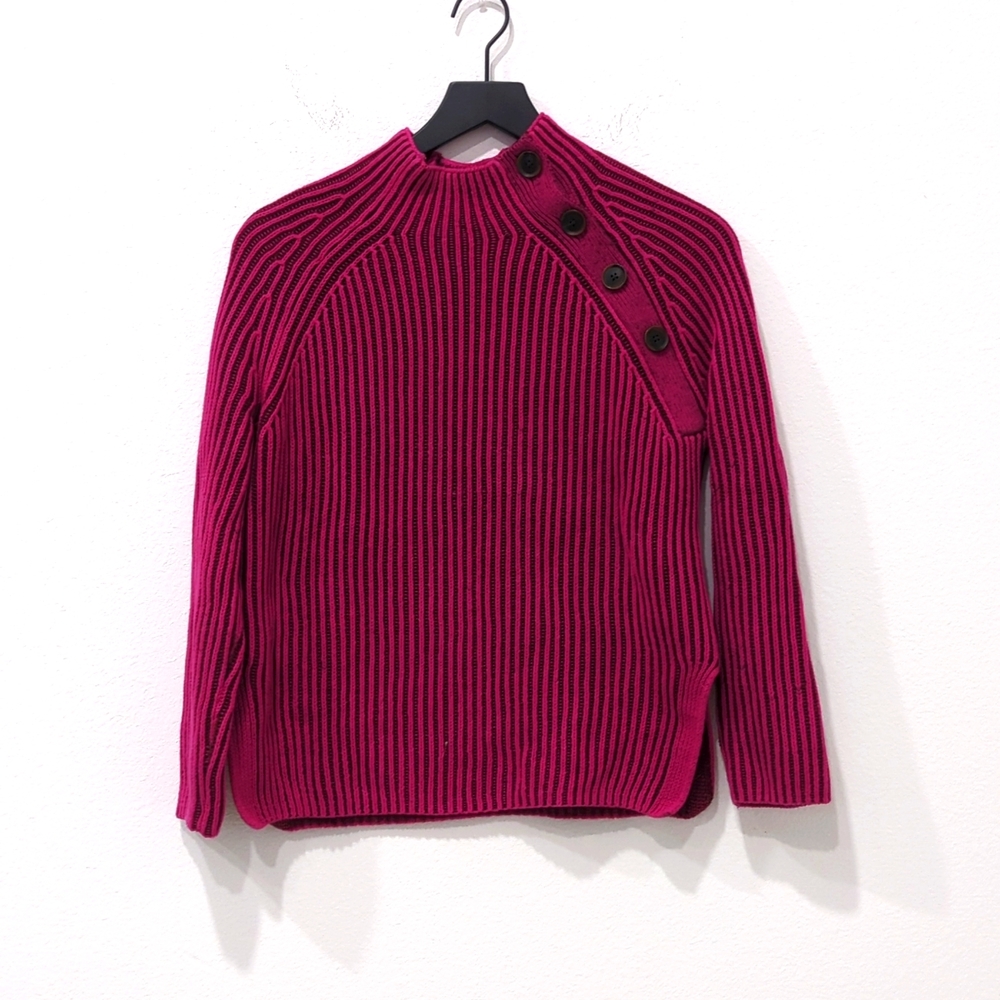 GAP sweater